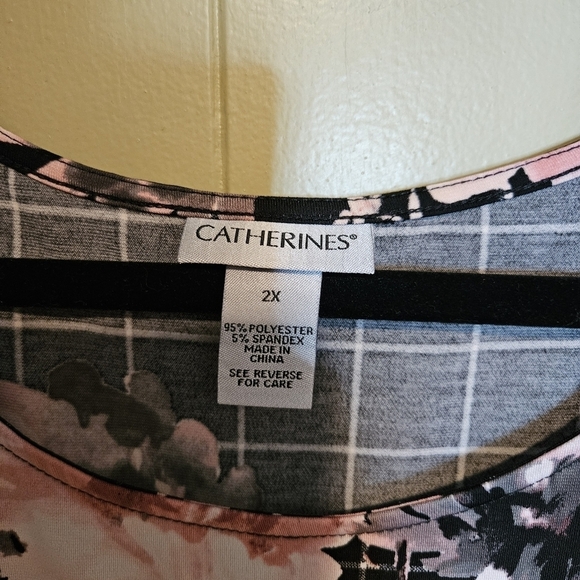 Catherine's Plus-Size 2X Floral Bell Sleeve Top, flowy, stretchy - Picture 5 of 6